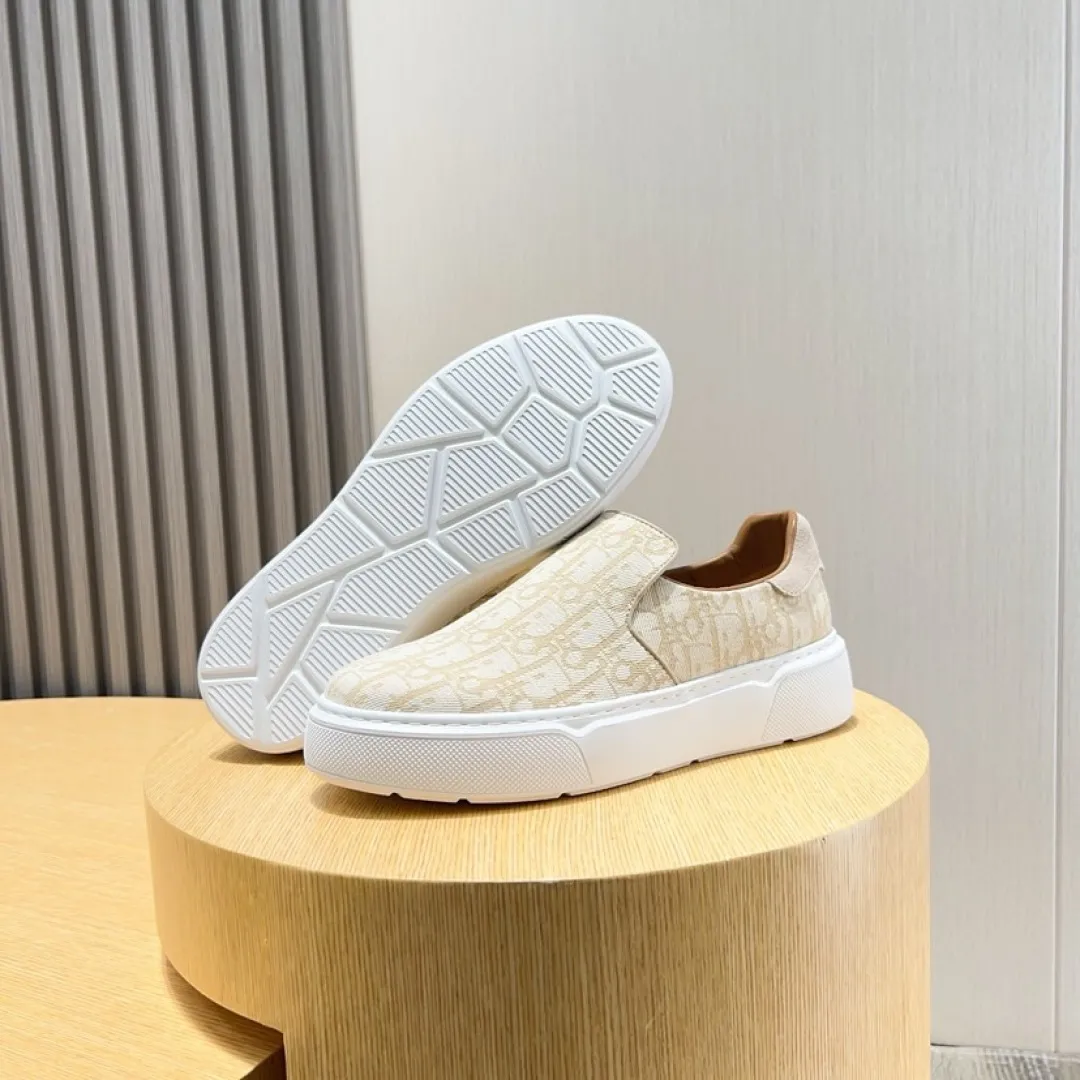 Men's men's shoes💰P380💰[DIOR] Dior's new slip-on shoes🆕Exclusive hot-selling items✨Very comfortable on the feet, fine workmanship Material: Original fabric➕High-quality sheepskin lining + original wear-resistant outsole👍🏻Features: High-end and comfortable, purely handmade to create the perfect shoe that suits you best. Number of yards: 38–45